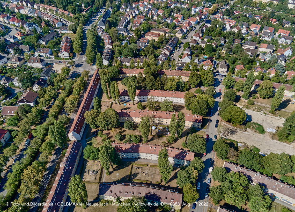 17.08.2022 - Luftbilder von der Baustelle Maikäfersiedlung in Berg am Laim